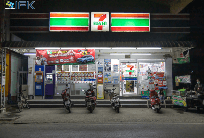 Làm việc tại cửa hàng tiện lợi (Combini)